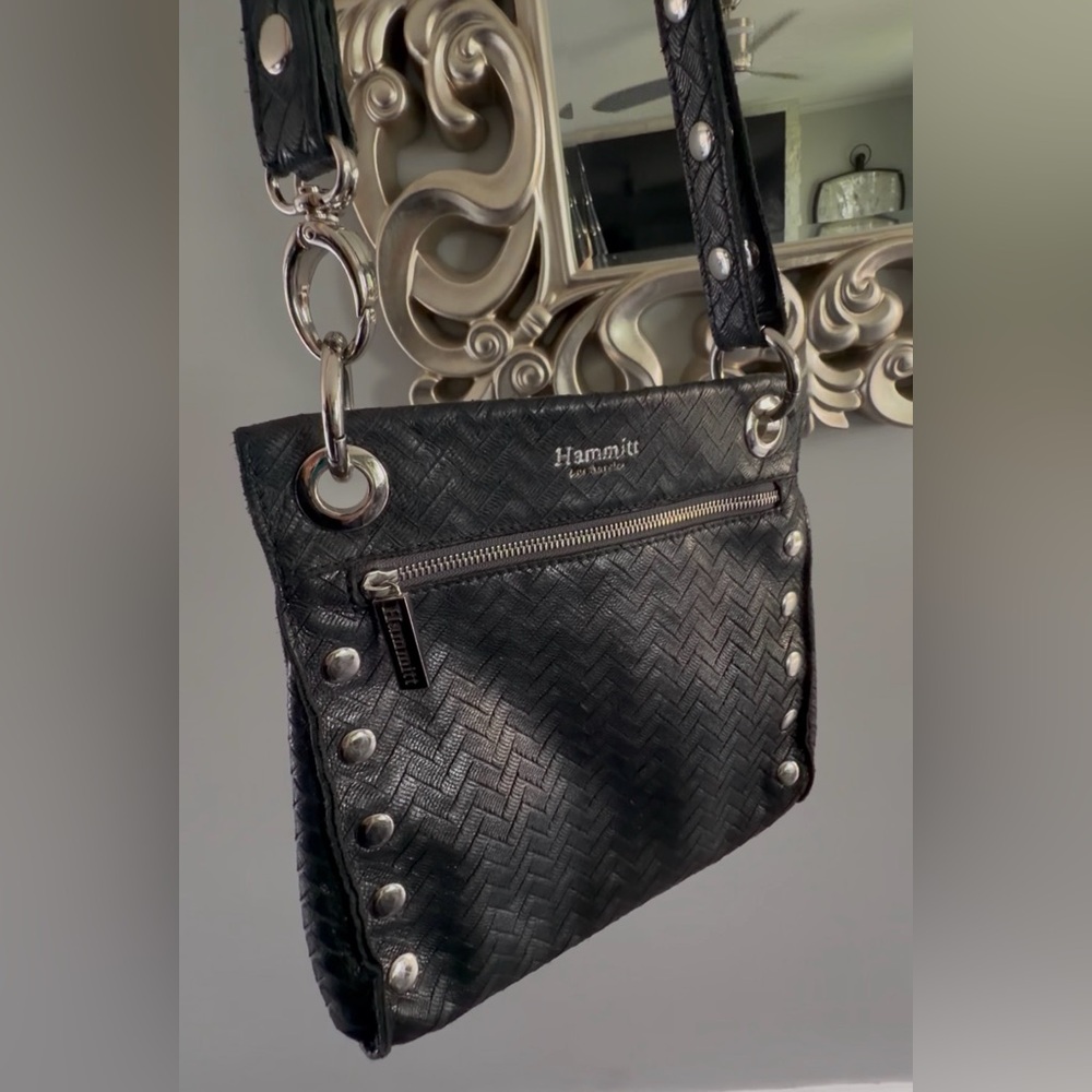 🌌
Hammitt Limted edition. Medium Black/Gunmetal Tony. Gorgeous